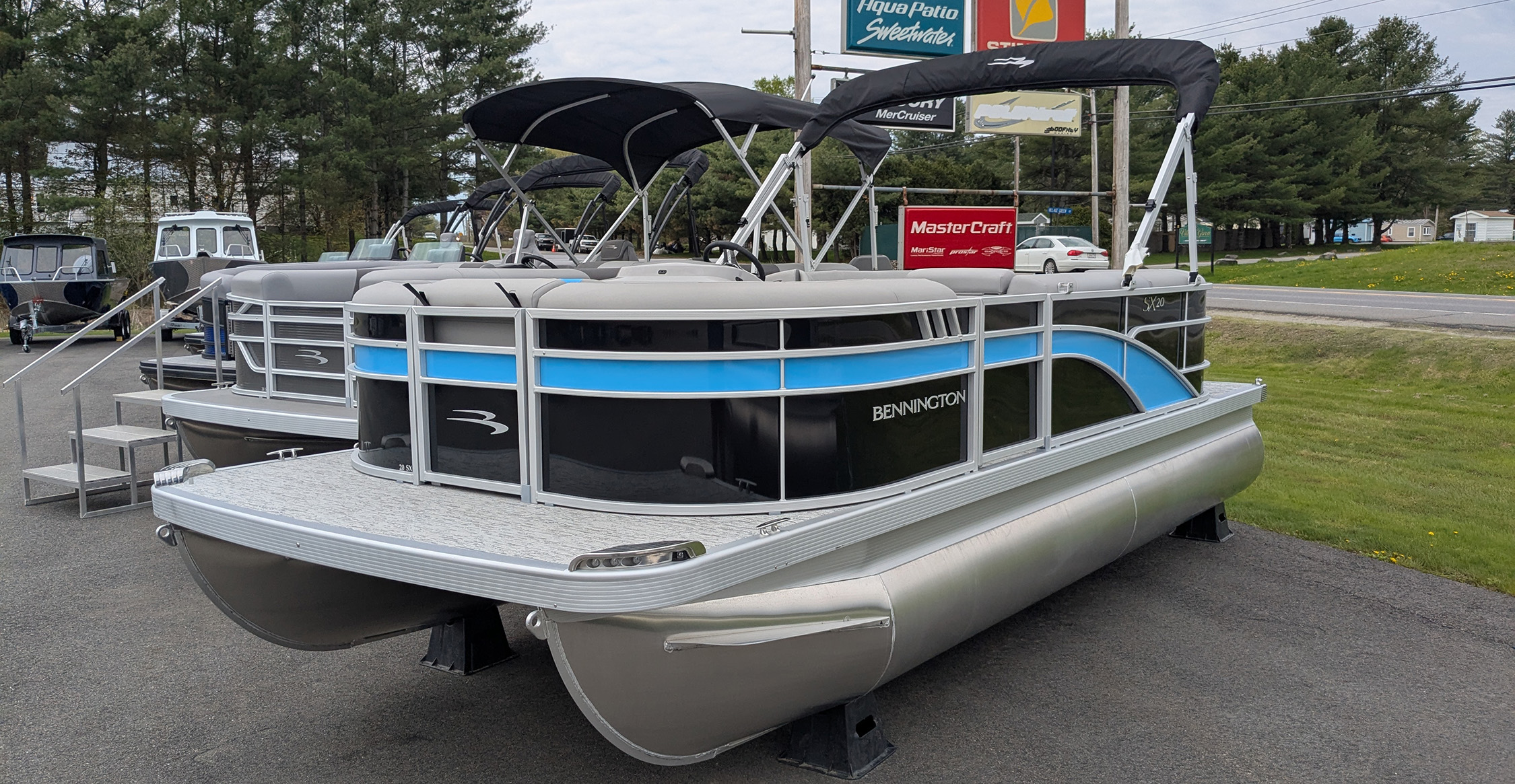 2025 Bennington 20SXSRCSE Pontoon Boat - Black/Blue 2025 Bennington 20SXSRCSE Pontoon Boat - Black/Blue