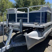 1987 SmokerCraft Pontoon