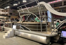 2023 Bennington 25SXSRTD Triple Pontoon - Metallic Sorrel